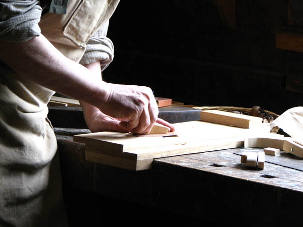 Ofrecemos un servicio de <strong>carpintería  de madera y ebanistería en Manresa</strong> adaptado a las necesidades del <strong>cliente</strong>.